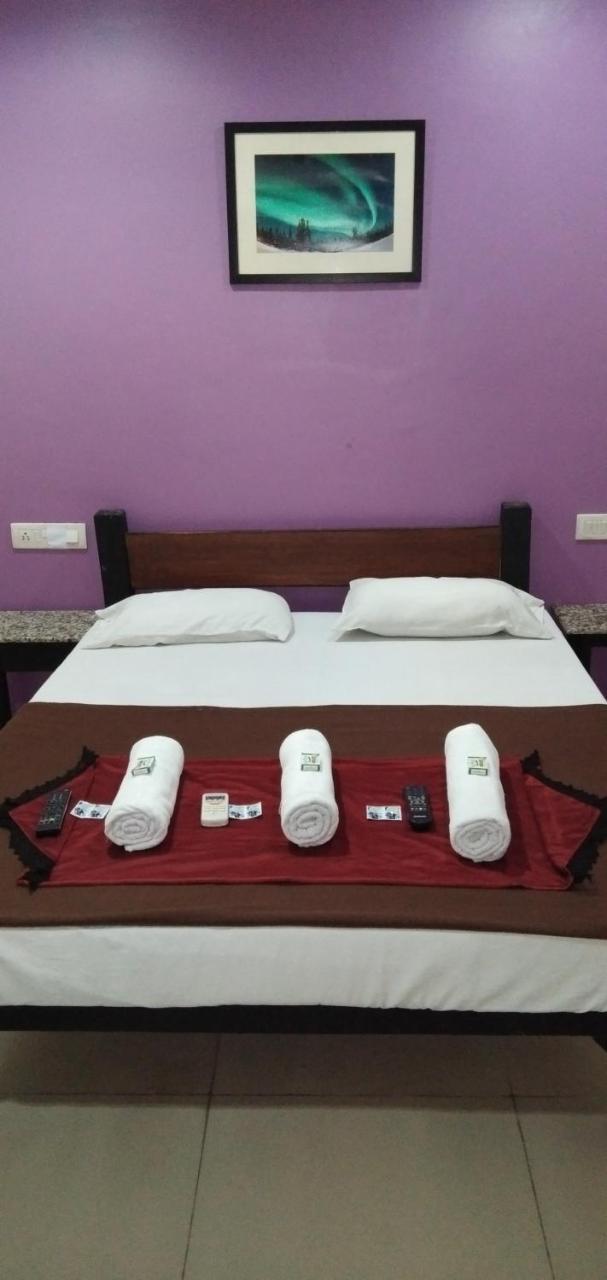 Deccan Comforts Hotell Hyderabad Exteriör bild